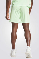 מכנסיים קצרים מבית המותג ADIDAS, עשויות מחומר מנדף זיעה ששומר על הגוף שלך מאורר לאורך האימון. מותן אלסטית עם שרוך, להתאמה מושלמת. כיסים קדמיים בסגירת רוכסן, לשמירה על החפצים שלך בצורה הבטוחה ביותר.