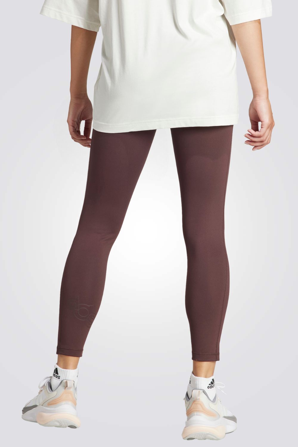 טייץ מבית המותג ADIDAS, בעלות מותן אלסטית להתאמה מושלמת