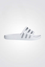 כפכפים מבית המותג ADIDAS בעלות סולייה אמצעית בחיזוק ספוג ששומרת על הרגל והופכת כל צעד לרך במיוחד, סולייה חיצונית סינטטית שמספקת אחיזה חזקה בקרקע