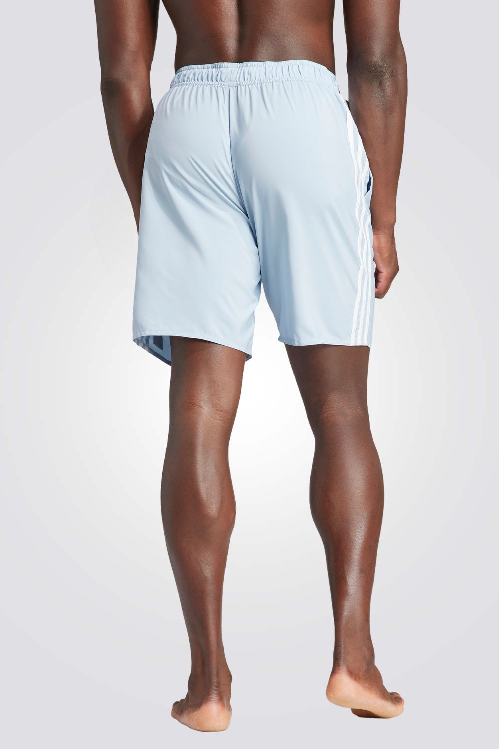 בגד ים מבית המותג ADIDAS, עשויות מבד מנדף לחות שמתייבש במהירות ושומר על הגוף שלך מאורר לאורך כל היום. מותן אלסטית, עם שרוך להתאמה מושלמת. כיסים צדדים, לשמירה על החפצים שלך בצורה הנוחה ביותר.