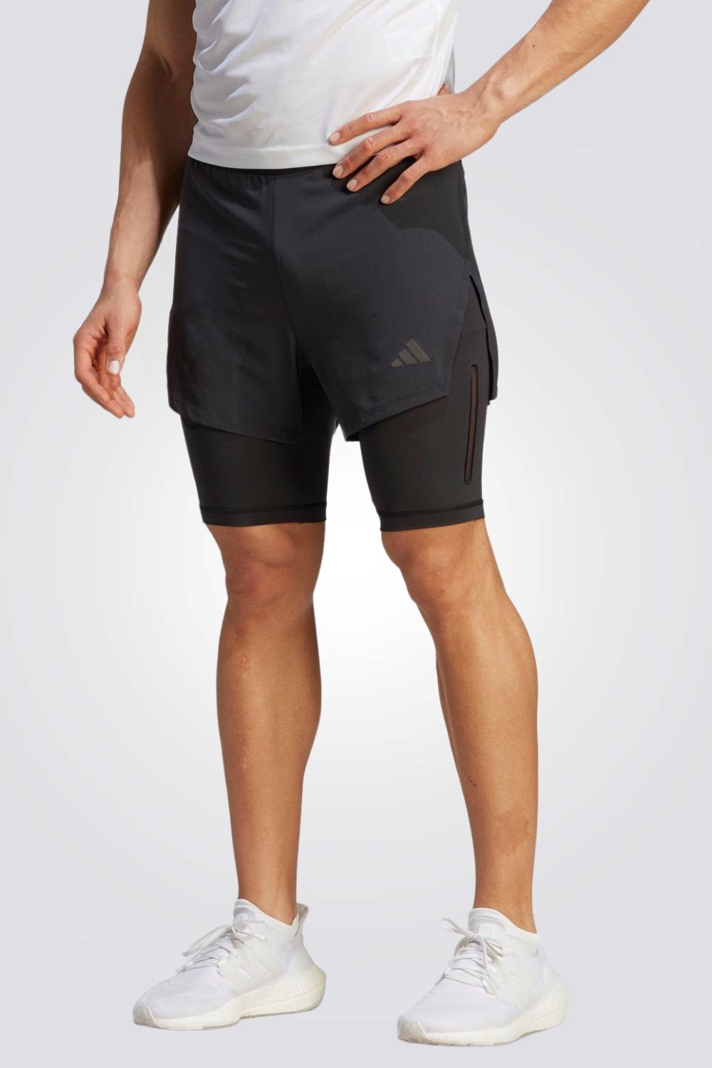 מכנסיים קצרים TRAINING בצבע שחור