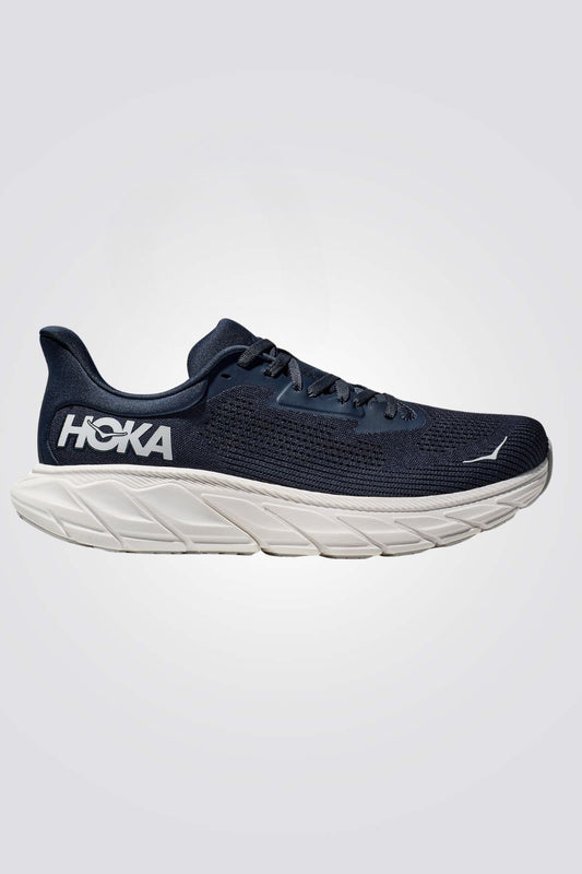 נעליים מבית המותג HOKA, בעלות מדרס פנימי שמספק תמיכה מלאה ברגל בכל צעד. סולייה חיצונית שמספקת אחיזה מלאה בקרקע.