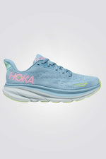 נעליים מבית המותג HOKA, בעלות מדרס פנימי שמספק תמיכה מלאה ברגל בכל צעד. סולייה חיצונית שמספקת אחיזה מלאה בקרקע.