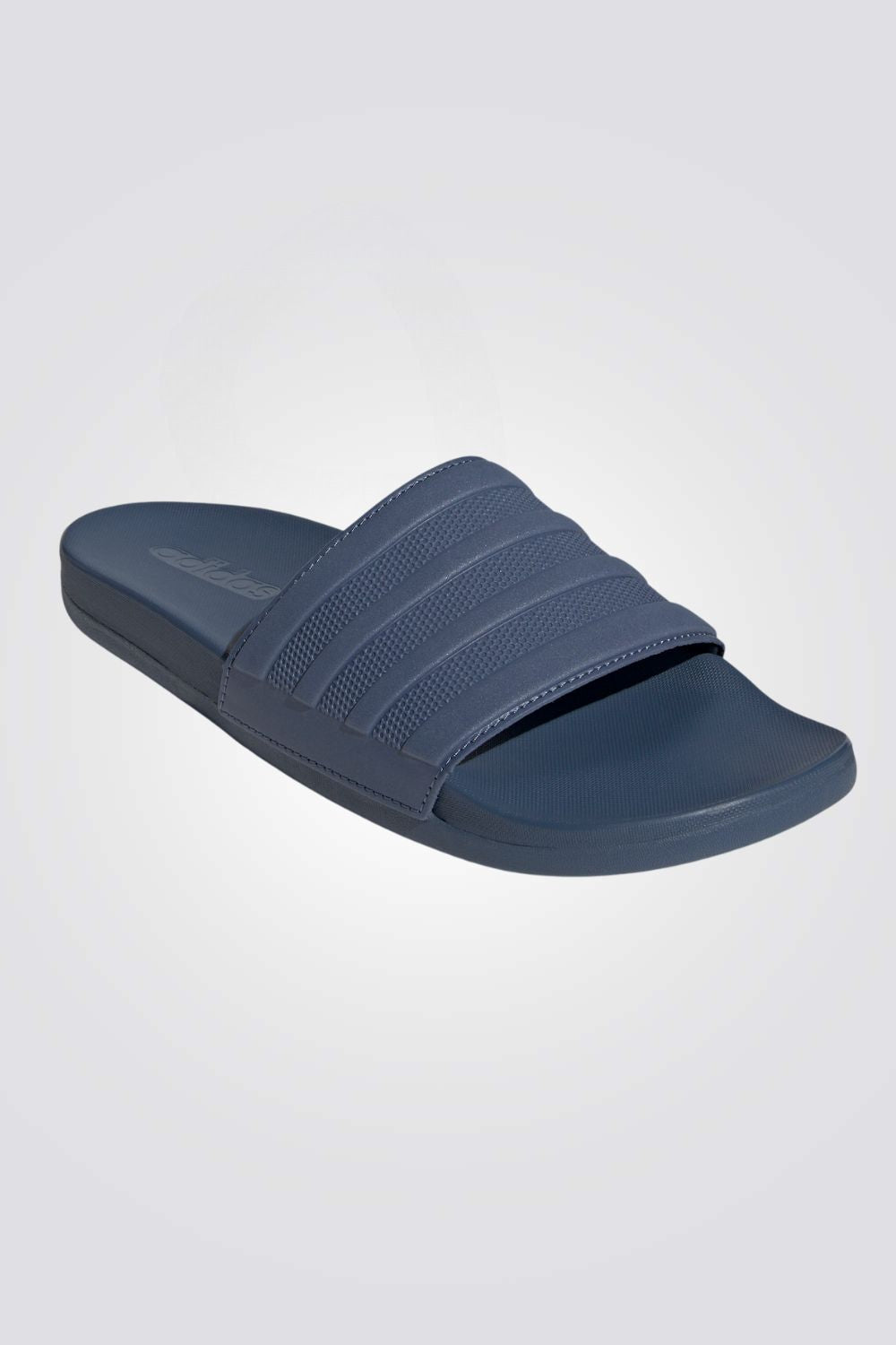 כפכפים מבית המותג ADIDAS, בעלות סולייה אמצעית בחיזוק ספוג ששומרת על הרגל והופכת כל צעד לרך במיוחד, סולייה חיצונית סינטטית שמספקת אחיזה חזקה בקרקע