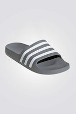 כפכפים מבית המותג ADIDAS, בעלות סולייה אמצעית בחיזוק ספוג ששומרת על הרגל והופכת כל צעד לרך במיוחד, סולייה חיצונית סינטטית שמספקת אחיזה חזקה בקרקע