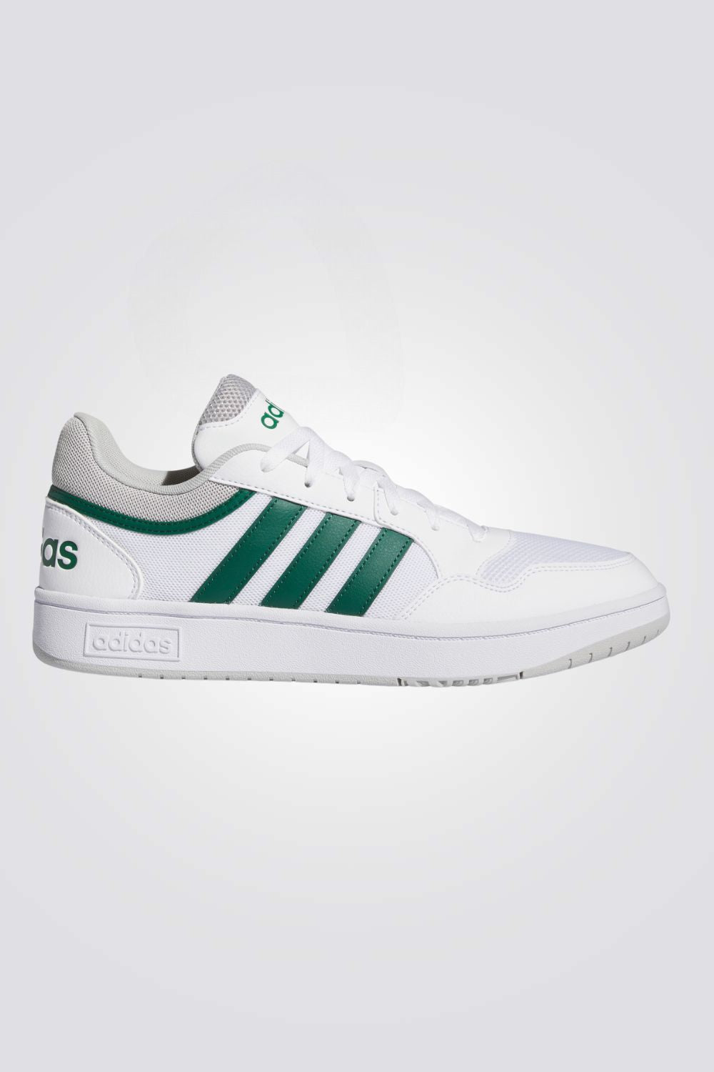 נעליים מבית המותג ADIDAS, בעלות מדרס פנימי ששומר על הרגל והופך כל צעד לרך. סולייה חיצונית שמספקת אחיזה מלאה בקרקע