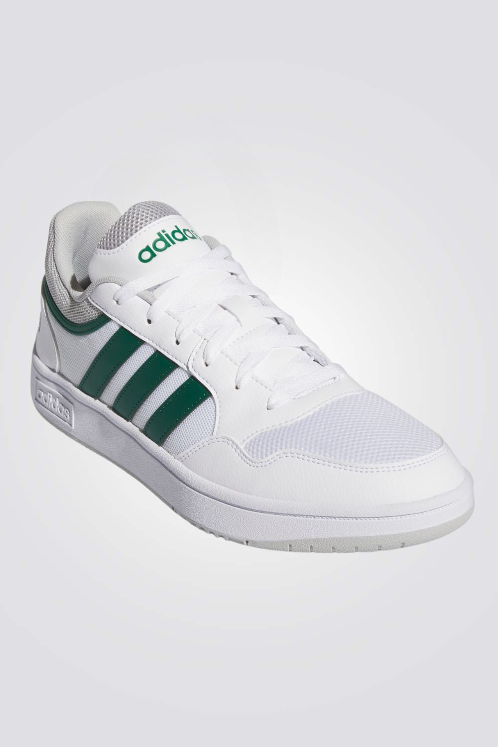 נעליים מבית המותג ADIDAS, בעלות מדרס פנימי ששומר על הרגל והופך כל צעד לרך. סולייה חיצונית שמספקת אחיזה מלאה בקרקע
