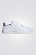 נעליים מבית המותג ADIDAS, בעלות מדרס פנימי רך שעוטף את הרגל בנוחות . סולייה חיצונית עמידה שמספקת אחיזה מלאה בקרקע.