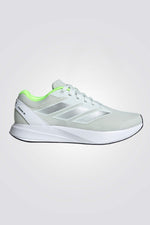 נעליים מבית המותג ADIDAS, בעלות מדרס פנימי רך שעוטף את הרגל בנוחות . סולייה חיצונית עמידה שמספקת אחיזה מלאה בקרקע. 