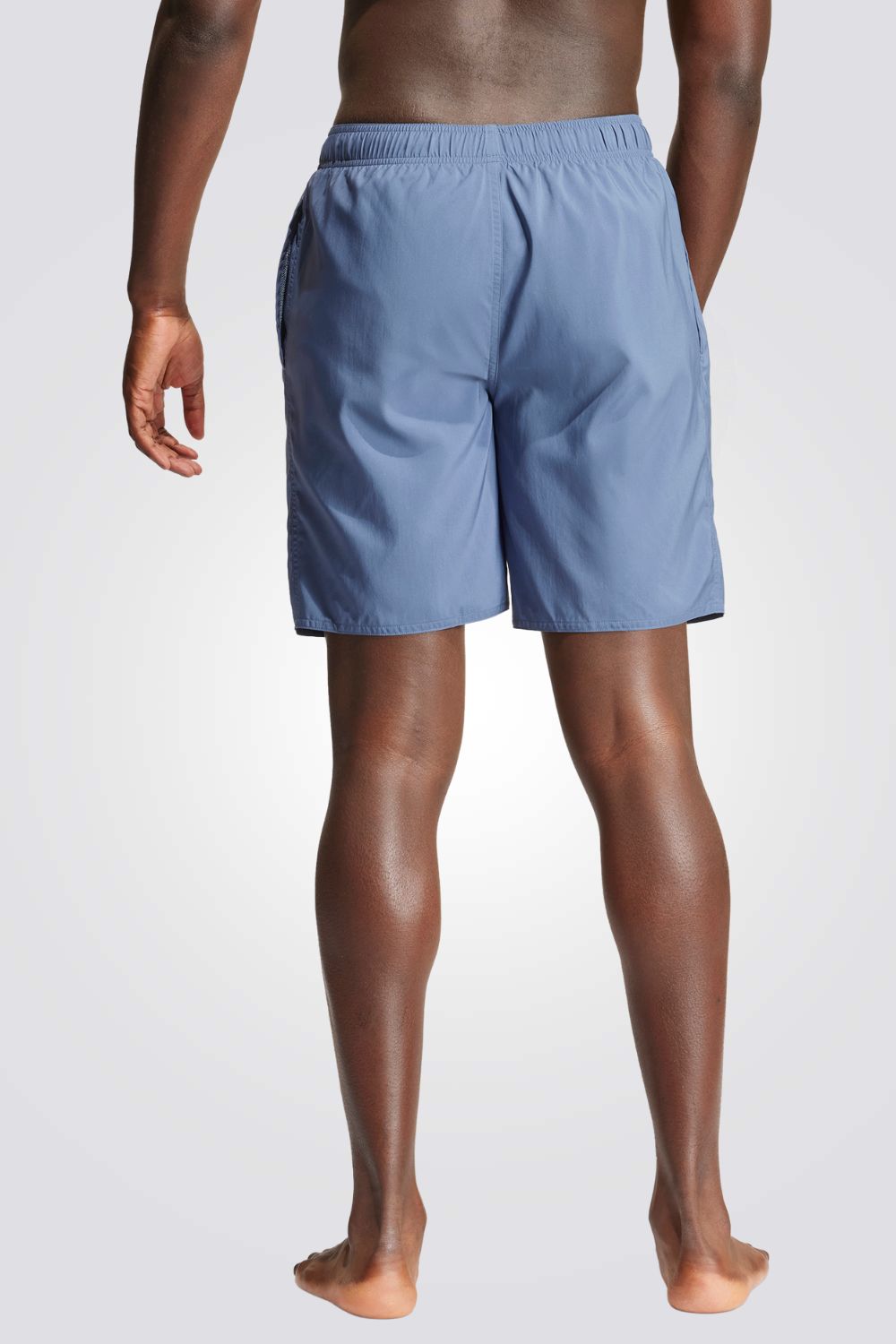 בגד ים מבית המותג ADIDAS, עשויות מבד מנדף לחות שמתייבש במהירות ושומר על הגוף שלך מאורר לאורך כל היום. מותן אלסטית, עם שרוך להתאמה מושלמת. כיסים צדדים, לשמירה על החפצים שלך בצורה הנוחה ביותר.