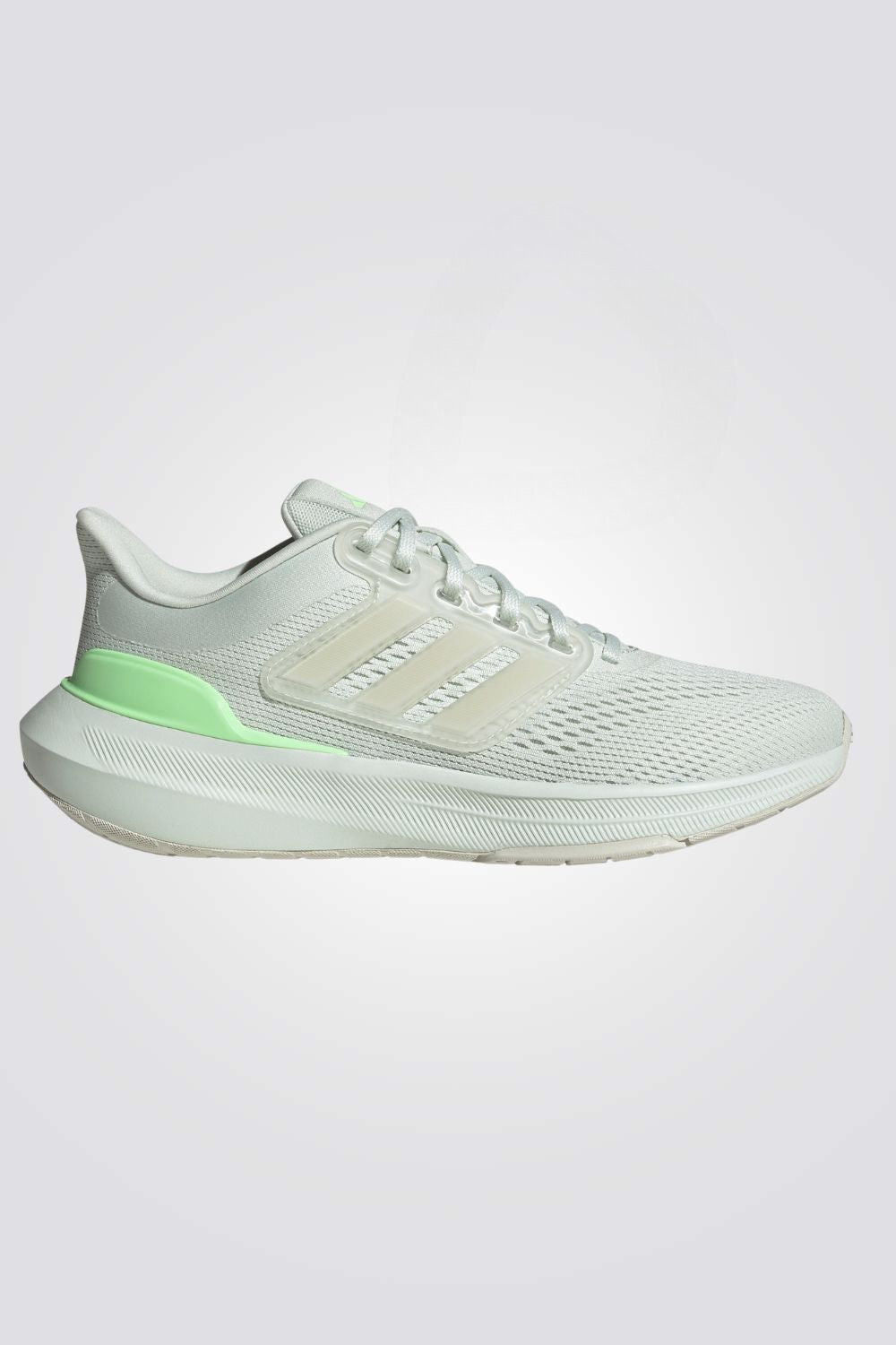 נעליים מבית המותג ADIDAS, בעלות מדרס פנימי רך שעוטף את הרגל בנוחות . סולייה חיצונית עמידה שמספקת אחיזה מלאה בקרקע. 