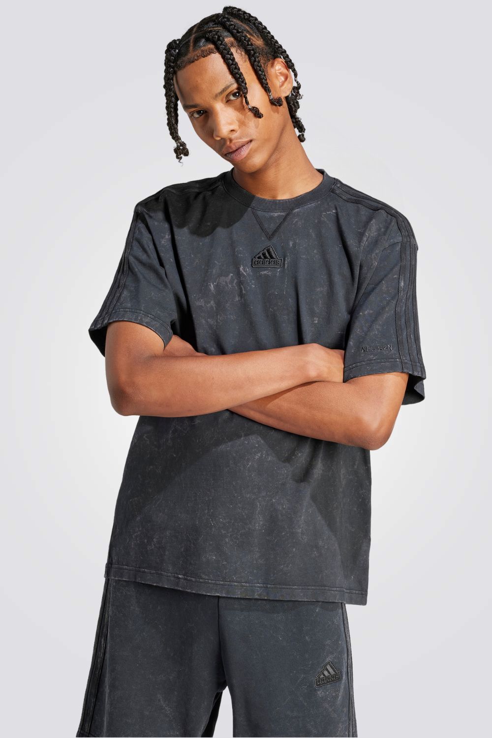 טישירט לגברים ALL SZN 3-STRIPES בצבע שחור