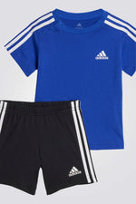 חליפה מבית המותג ADIDAS, מורכבת מחולצה ומכנסיים שעושים מבד נוח במיוחד. משלבת בין נוחות ואופנתיות