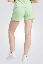 מכנסיים מבית המותג ADIDAS, בעל כיסים קדמיים לשמירה על החפצים שלך בצורה הנוחה ביותר. מותן אלסטית עם שרוך להתאמה מושלמת.