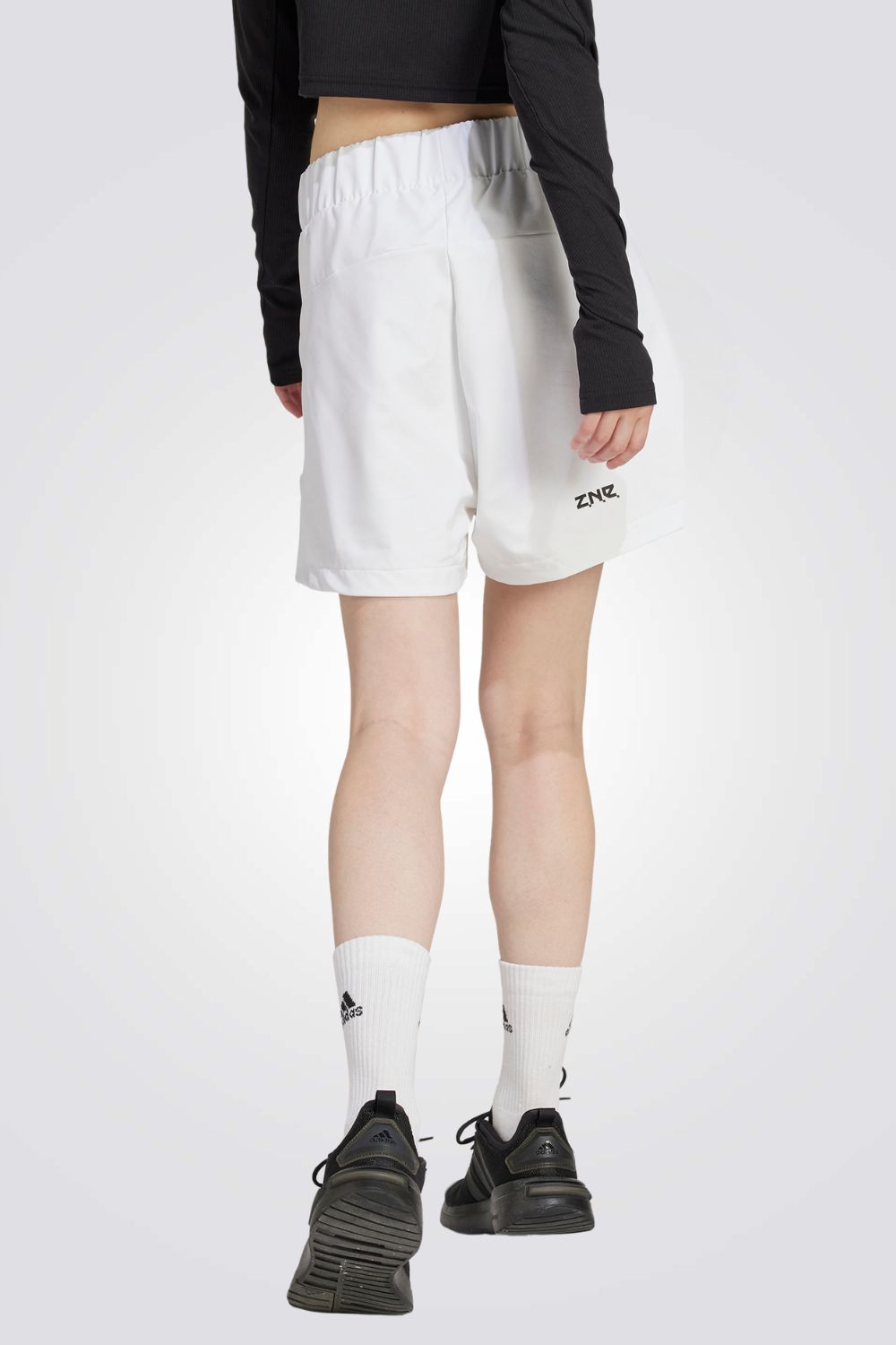 מכנסיים מבית המותג ADIDAS, עשויות מבד מנדף זיעה ששומר על הגוף שלך מאורר לאורך האימון. . מותן אלסטית עם שרוך להתאמה מושלמת.