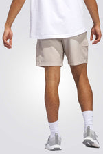 מכנסיים מבית המותג ADIDAS,עשוי מבד מנדף זיעה ששומר על הגוף שלך מאורר לאורך כל היום. כיסי צד לשמירה של החפצים שלך בצורה הנוחה ביותר. מותן אלסטית עם שרוך להתאמה מושלמת.