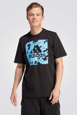 חולצה מבית המותג ADIDAS, עשויה מבד נוח במיוחד ומשלבת בין נוחות מקסימלית ואופנתיות בלתי מתפשרת.