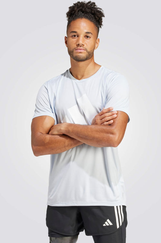 חולצה  מבית המותג ADIDAS, עשויה מבד מדנף זיעה ששומר על הגוף שלך מאורר לאורך כל האימון 