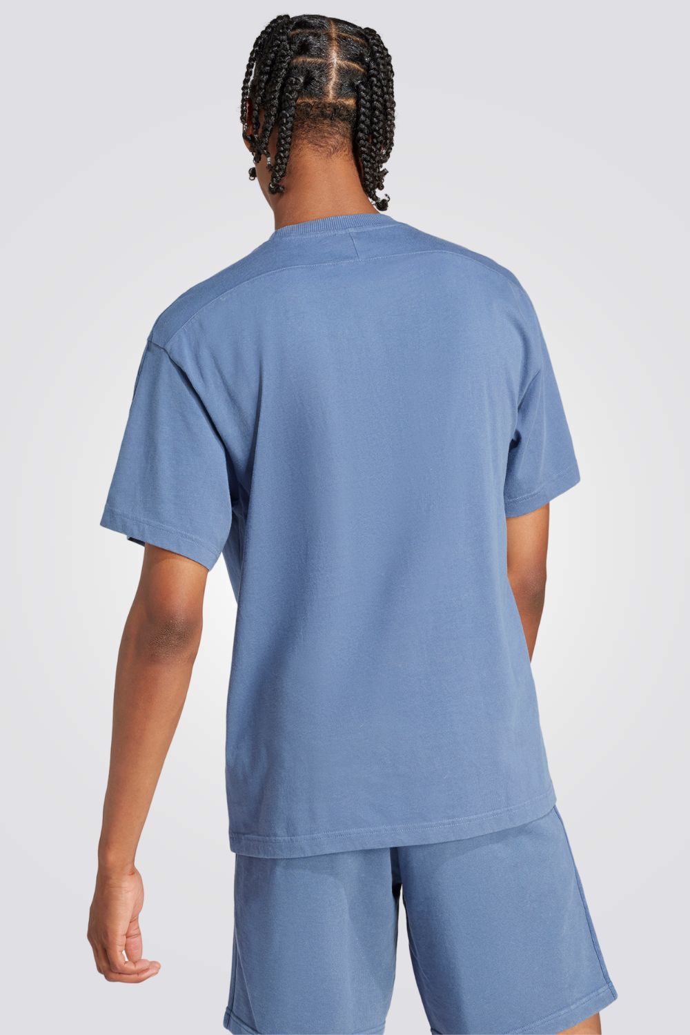 חולצה WASH מבית המותג ADIDAS , עשויה מבד נוח ומשלבת בין אופנתיות לנוחות בלתי מתפשרת