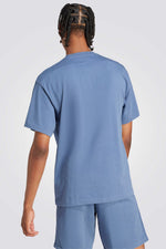 חולצה WASH מבית המותג ADIDAS , עשויה מבד נוח ומשלבת בין אופנתיות לנוחות בלתי מתפשרת