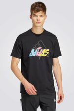 חולצה מבית המותג ADIDAS, עשויה מבד נוח במיוחד ומשלבת בין נוחות מקסימלית ואופנתיות בלתי מתפשרת.