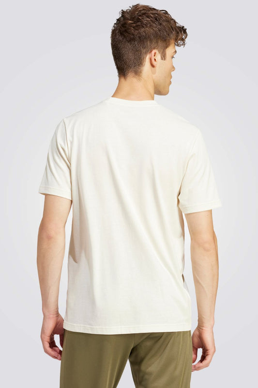 חולצה מבית המותג ADIDAS , עשויה מבד נוח ומשלבת בין אופנתיות לנוחות בלתי מתפשרת