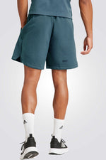 מכנסיים מבית המותג ADIDAS, עשוים מבד מנדף זיעה ששומר על הגוף שלך מאורר לאורך כל האימון. כיסים קדמיים בסגירת רוכסן לשמירה על החפצים שלך באופן הבטוח ביותר. מותן אלסטית עם שרוך להתאמה מושלמת.