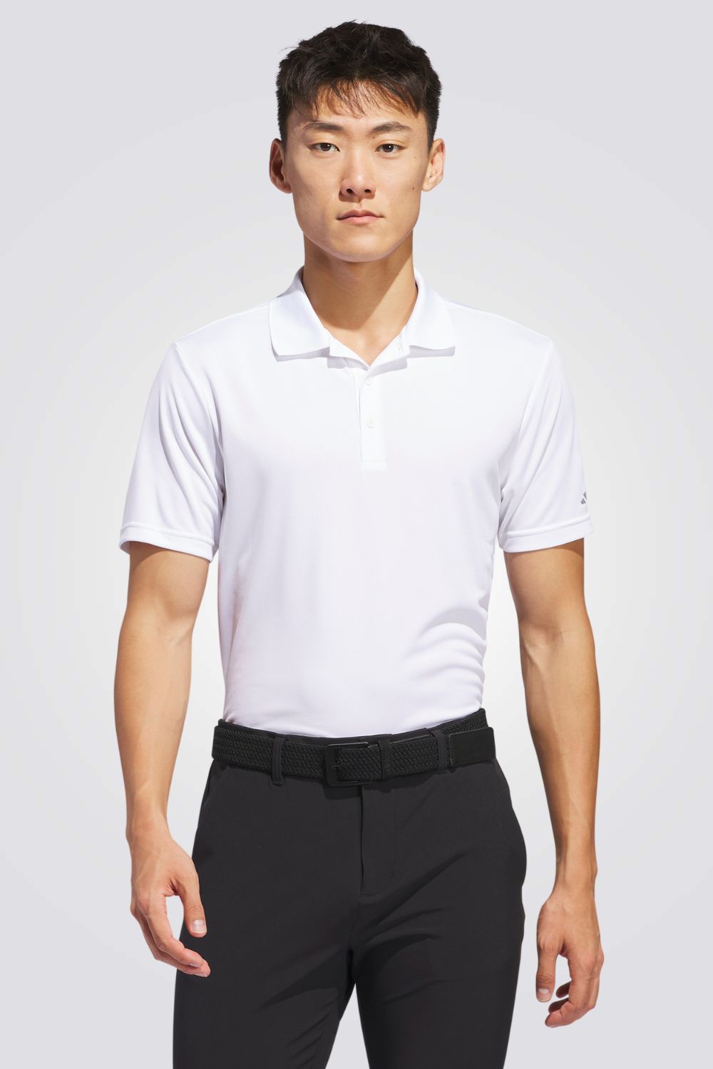 חולצה מבית המותג ADIDAS , עשויה מבד נוח ומשלבת בין אופנתיות לנוחות בלתי מתפשרת