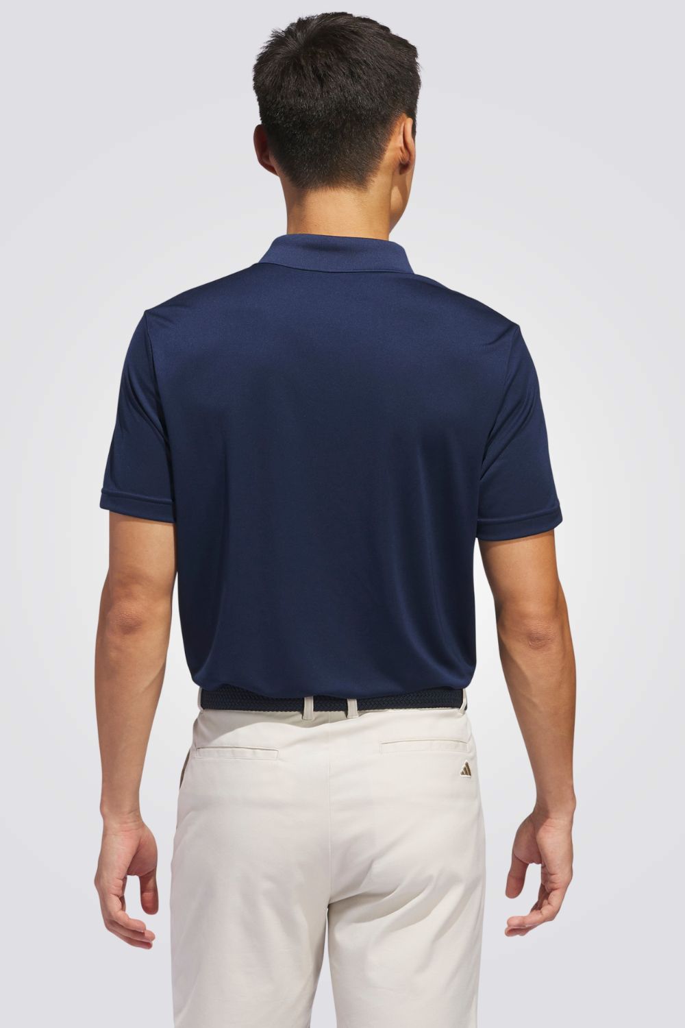 חולצה מבית המותג ADIDAS , עשויה מבד נוח ומשלבת בין אופנתיות לנוחות בלתי מתפשרת