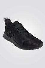 נעליים מבית המותג ADIDAS, בעלות מדרס פנימי רך במיוחד שעוטף את הרגל בנוחות בלתי מתפשרת. סולייה חיצונית עמידה שמספקת אחיזה מלאה בקרקע.