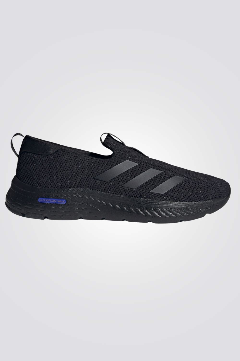 נעליים מבית המותג ADIDAS, בעלות מדרס פנימי רך במיוחד שעוטף את הרגל בנוחות בלתי מתפשרת. סולייה חיצונית עמידה שמספקת אחיזה מלאה בקרקע.