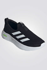 נעליים מבית המותג ADIDAS, בעלות מדרס פנימי רך במיוחד שעוטף את הרגל בנוחות בלתי מתפשרת. סולייה חיצונית עמידה שמספקת אחיזה מלאה בקרקע.