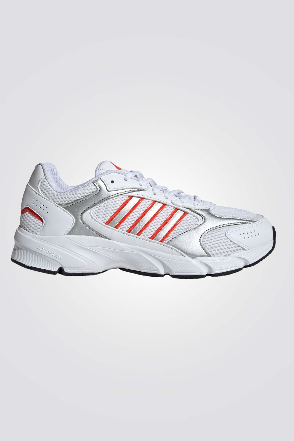 נעליים מבית המותג ADIDAS, בעלות מדרס פנימי רך במיוחד שעוטף את הרגל בנוחות בלתי מתפשרת. סולייה חיצונית עמידה שמספקת אחיזה מלאה בקרקע.