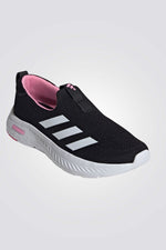 נעליים מבית המותג ADIDAS, בעלות מדרס פנימי רך במיוחד שעוטף את הרגל בנוחות בלתי מתפשרת. סולייה חיצונית עמידה שמספקת אחיזה מלאה בקרקע.