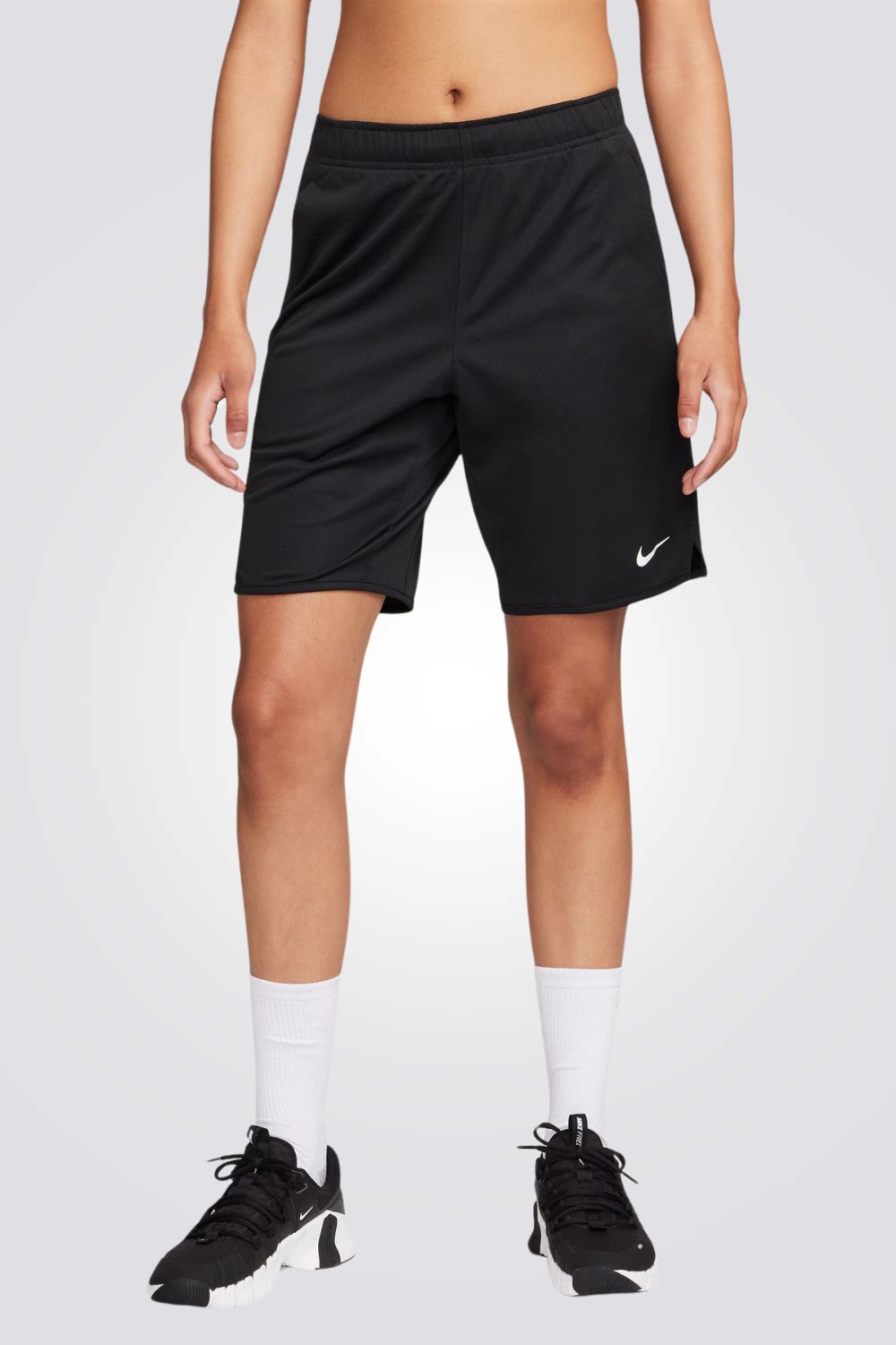 מכנסיים מבית המותג NIKE, עשויות מבד מנדף זיעה ששומר עלייך מאורר לאורך האימון. כיסים קדמיים  לשמירה על החפצים שלך באופן הבטוח ביותר. מותן אלסטית עם שרוך להתאמה מושלמת.