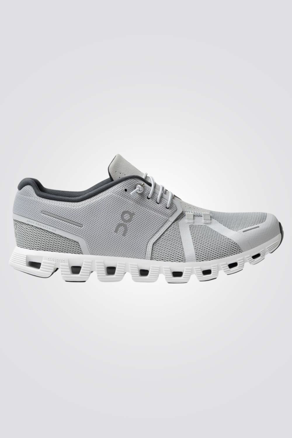 נעליים מבית המותג On Cloud , בעלות מדרס פנימי רך במיוחד שעוטף את הרגל בנוחות בלתי מתפשרת. סולייה חיצונית עמידה שמספקת אחיזה מלאה בקרקע. 