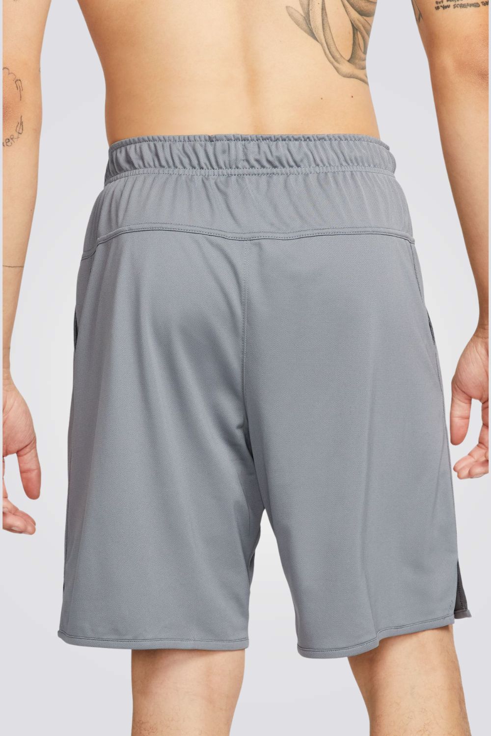 מכנסיים מבית המותג NIKE, עשויות מבד מנדף זיעה ששומר עלייך מאורר לאורך האימון. כיסים קדמיים  לשמירה על החפצים שלך באופן הבטוח ביותר. מותן אלסטית עם שרוך להתאמה מושלמת.