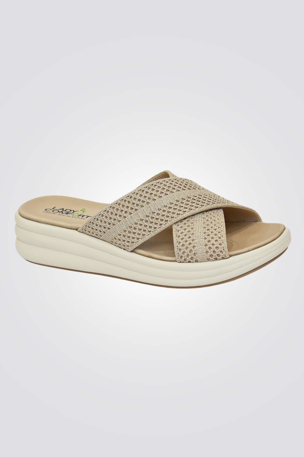 כפכפים מבית המותג LADY COMFORT בעלות מדרס פנימי רך במיוחד שעוטף את הרגל בנוחות בלתי מתפשרת. סולייה חיצונית עמידה שמספקת אחיזה מלאה בקרקע.