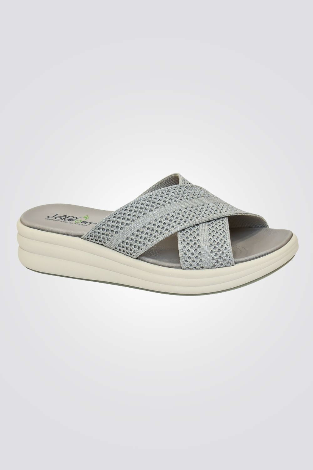 כפכפים מבית המותג LADY COMFORT בעלות מדרס פנימי רך במיוחד שעוטף את הרגל בנוחות בלתי מתפשרת. סולייה חיצונית עמידה שמספקת אחיזה מלאה בקרקע.