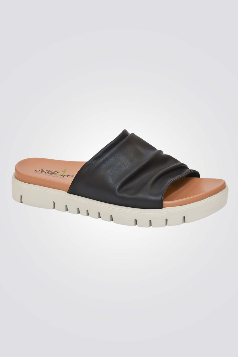 כפכפים מבית המותג LADY COMFORT בעלות מדרס פנימי רך במיוחד שעוטף את הרגל בנוחות בלתי מתפשרת. סולייה חיצונית עמידה שמספקת אחיזה מלאה בקרקע.