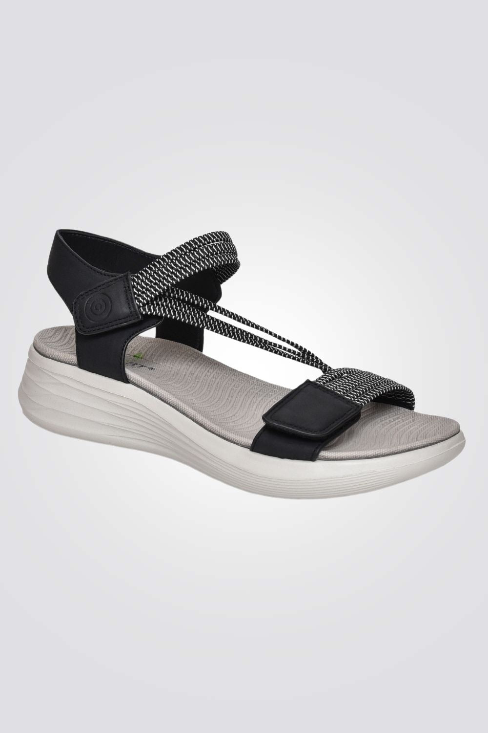 סנדלים מבית המותג LADY COMFORT בעלות מדרס פנימי רך במיוחד שעוטף את הרגל בנוחות בלתי מתפשרת. סולייה חיצונית עמידה שמספקת אחיזה מלאה בקרקע.