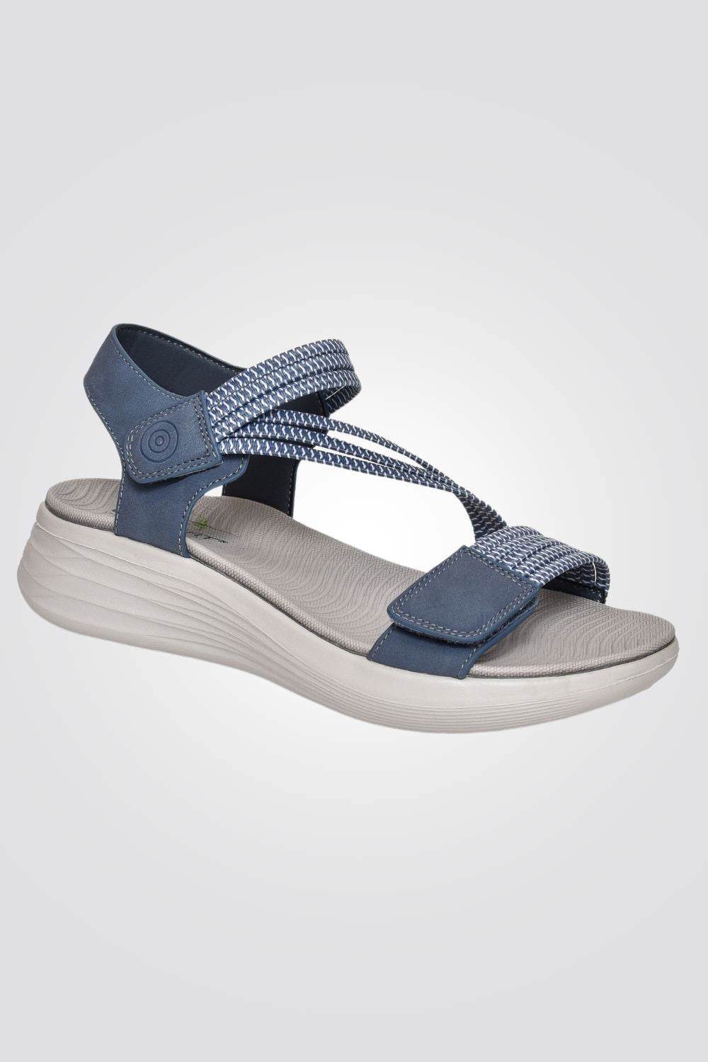 סנדלים מבית המותג LADY COMFORT בעלות מדרס פנימי רך במיוחד שעוטף את הרגל בנוחות בלתי מתפשרת. סולייה חיצונית עמידה שמספקת אחיזה מלאה בקרקע.