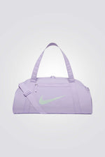 תיק מבית המותג NIKE בעל תא ראשי רחב עם רוכסן כפול שמאפשר איחסון נוח במיוחד לחפצים שלך, כיסים מרובים בעלי גישה נוחה לאיחסון נוח ומאורגן, רצועות כתף מתכוננות הניתנות להסרה לנשיאה נוחה ואפשרות נוספת לנשיאה באמצעות ידיות.