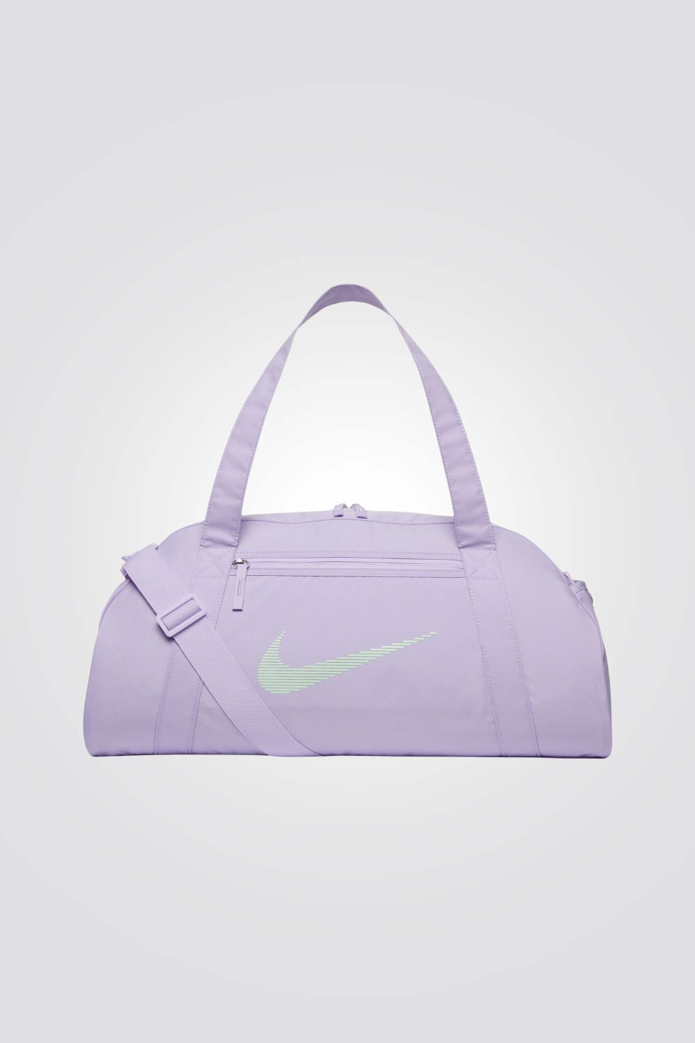 תיק מבית המותג NIKE בעל תא ראשי רחב עם רוכסן כפול שמאפשר איחסון נוח במיוחד לחפצים שלך, כיסים מרובים בעלי גישה נוחה לאיחסון נוח ומאורגן, רצועות כתף מתכוננות הניתנות להסרה לנשיאה נוחה ואפשרות נוספת לנשיאה באמצעות ידיות.