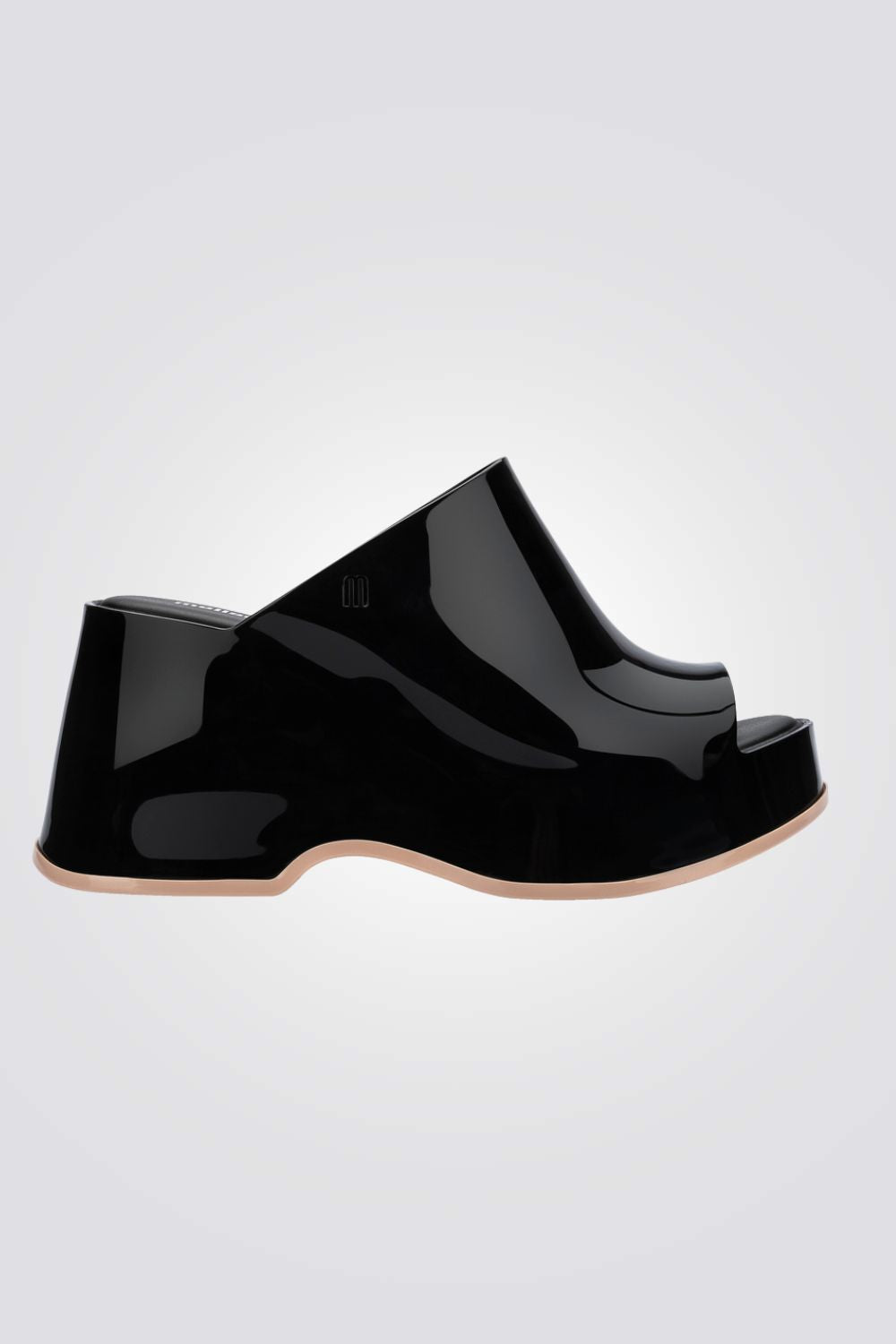 כפכפים מבית המותג MELLISA בעלות מדרס פנימי רך במיוחד שעוטף את הרגל בנוחות בלתי מתפשרת. סולייה חיצונית עמידה שמספקת אחיזה מלאה בקרקע