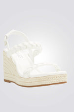 סנדלים מבית המותג CALL IT SPRING , בעלות מדרס פנימי רך במיוחד שעוטף את הרגל בנוחות בלתי מתפשרת. סגירת אבזם להתאמה מושלמת