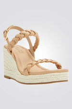 סנדלים מבית המותג CALL IT SPRING , בעלות מדרס פנימי רך במיוחד שעוטף את הרגל בנוחות בלתי מתפשרת. סגירת אבזם להתאמה מושלמת