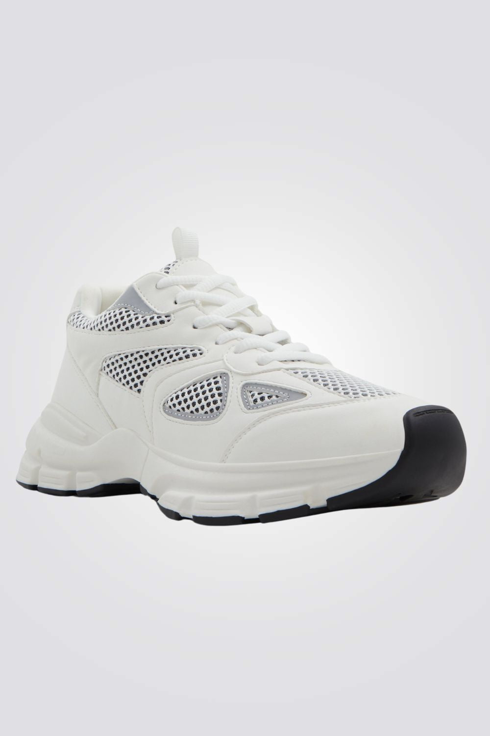 נעליים מבית המותג CALL IT SPRING , בעלות מדרס פנימי רך במיוחד שעוטף את הרגל בנוחות בלתי מתפשרת.