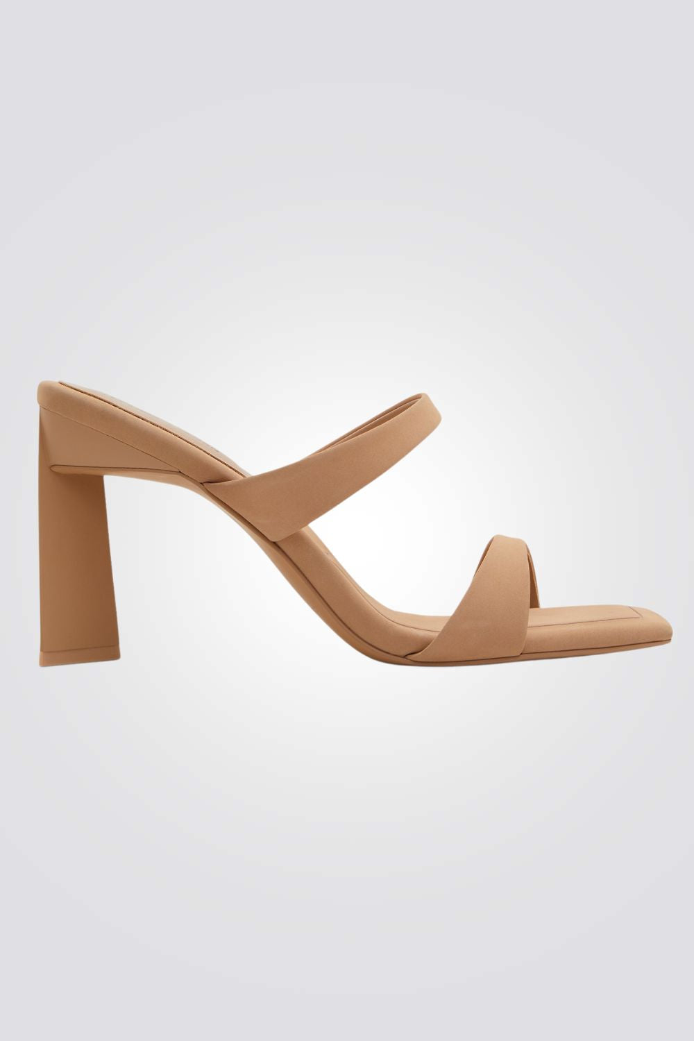 נעליים מבית המותג CALL IT SPRING , בעלות מדרס פנימי רך במיוחד שעוטף את הרגל בנוחות בלתי מתפשרת.