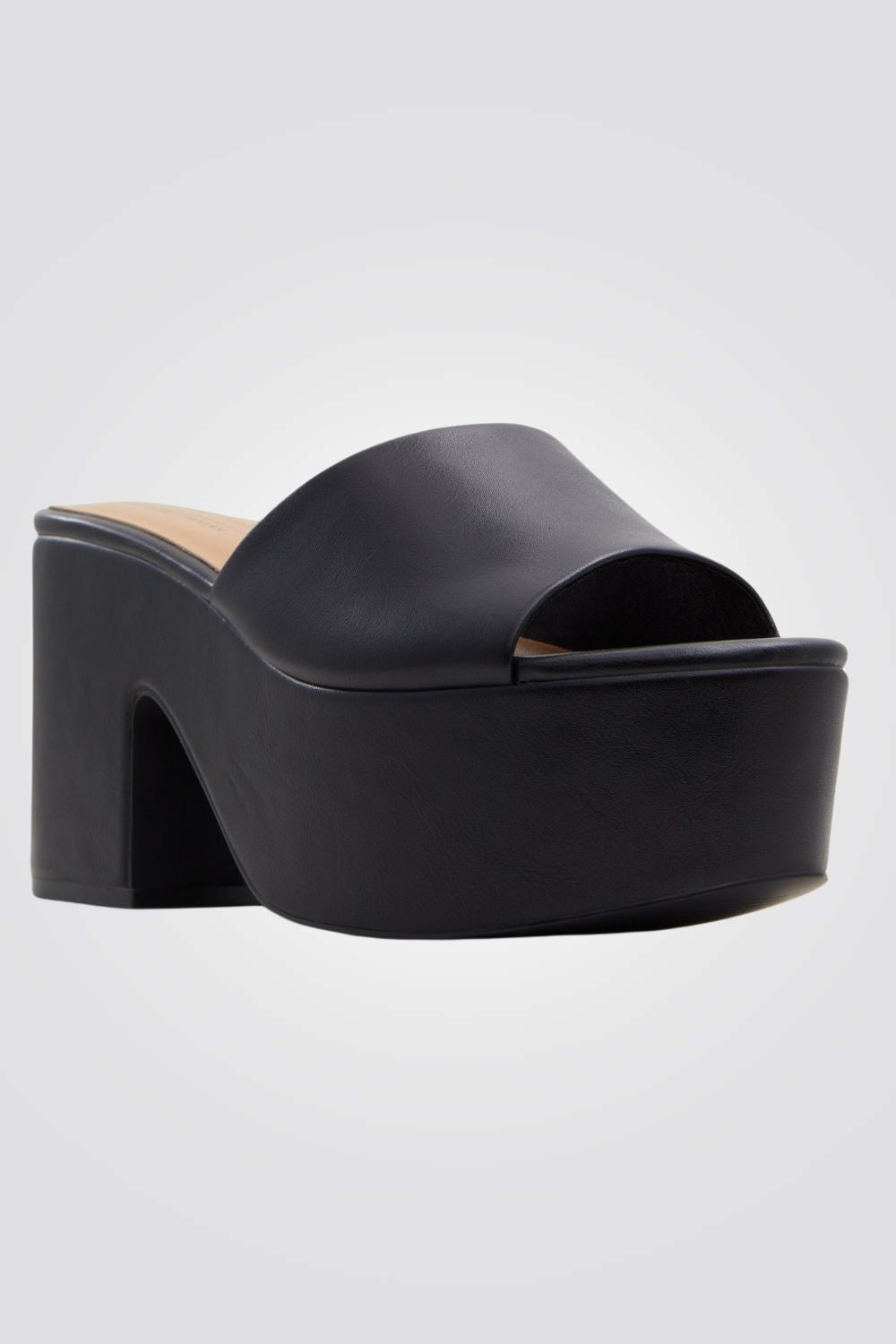 כפכפים מבית המותג CALL IT SPRING , בעלות מדרס פנימי רך במיוחד שעוטף את הרגל בנוחות בלתי מתפשרת. 